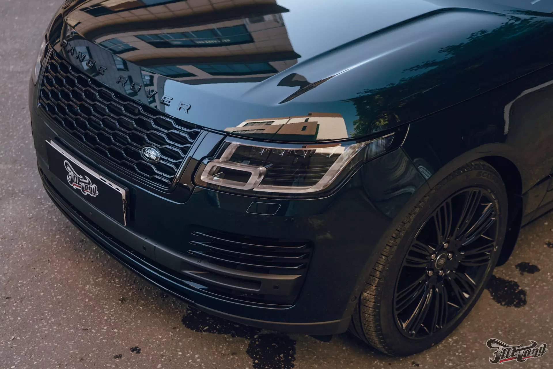 Land Rover Range Rover Autobiography. Оклейка в глянцевый полиуретан